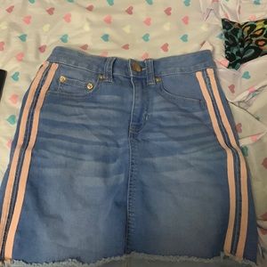 Blue jean skirt with pink streaks on both sides with 4 pockets